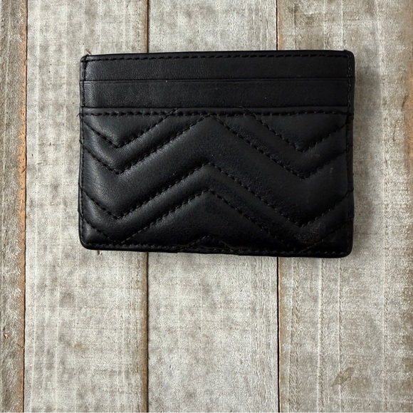 Gucci Quilted Black Card Holder with Gold Logo - Picture 4 of 7